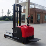 恒载2吨小前移式堆高车