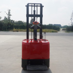 恒载2吨小前移式堆高车