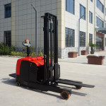 恒载2吨小前移式堆高车