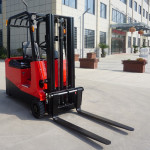 恒载1.5吨全电动座驾式堆高车